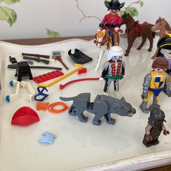 Playmobil Figures Pirates - Skateboard - Horses & Accessories Lot - Picture 2 of 6